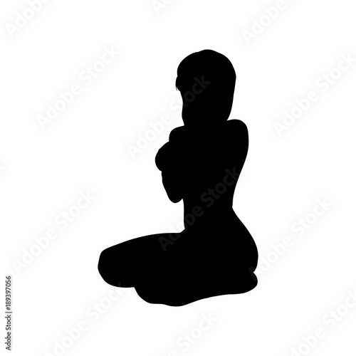 Icono plano silueta chica desnuda arrodillada negro en fondo blanco