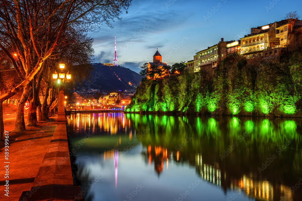 Obraz premium Metekhi Church and Old Town, Tbilisi city, Georgia