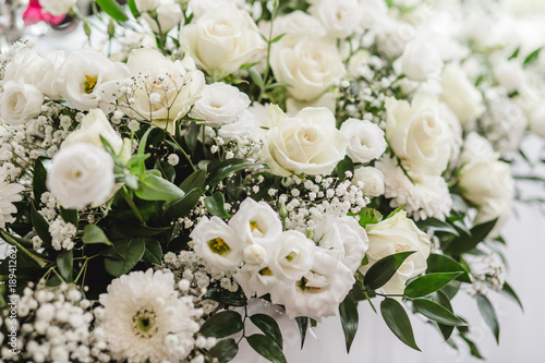 wedding flowers bride bouquet rings © LElik83