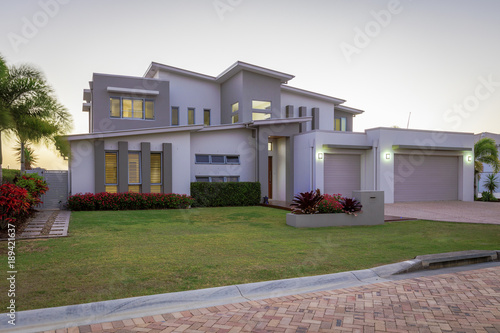 Konstfotografi Modern multilevel house exterior