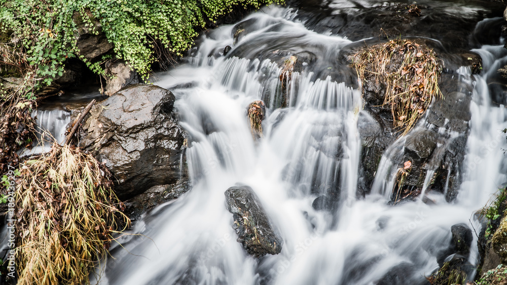 Fototapeta premium water over rock