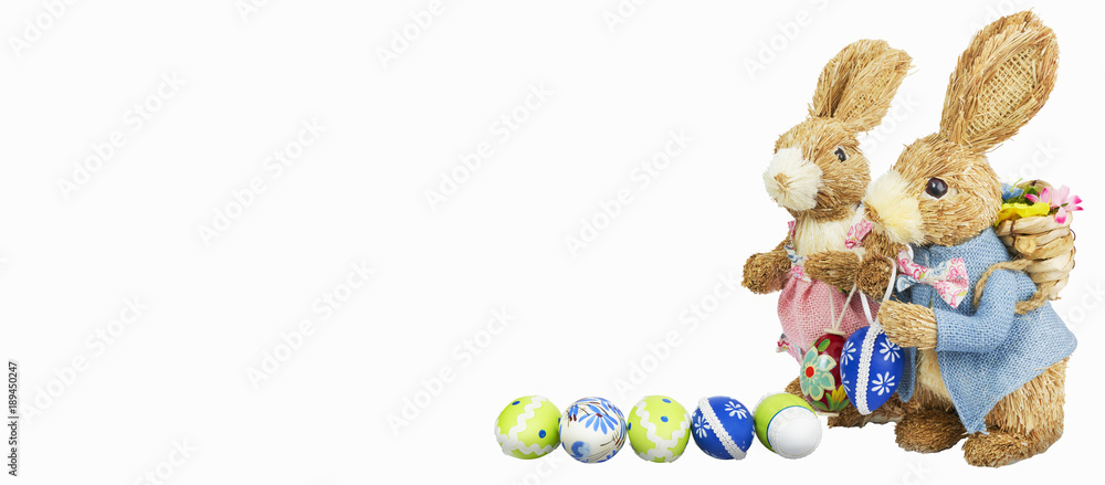 Osterhase mit Eier Textfreiraum Freisteller mit Hintergrund weiß Osterhase mit Eier Textfreiraum Freisteller mit Hintergrund weiß