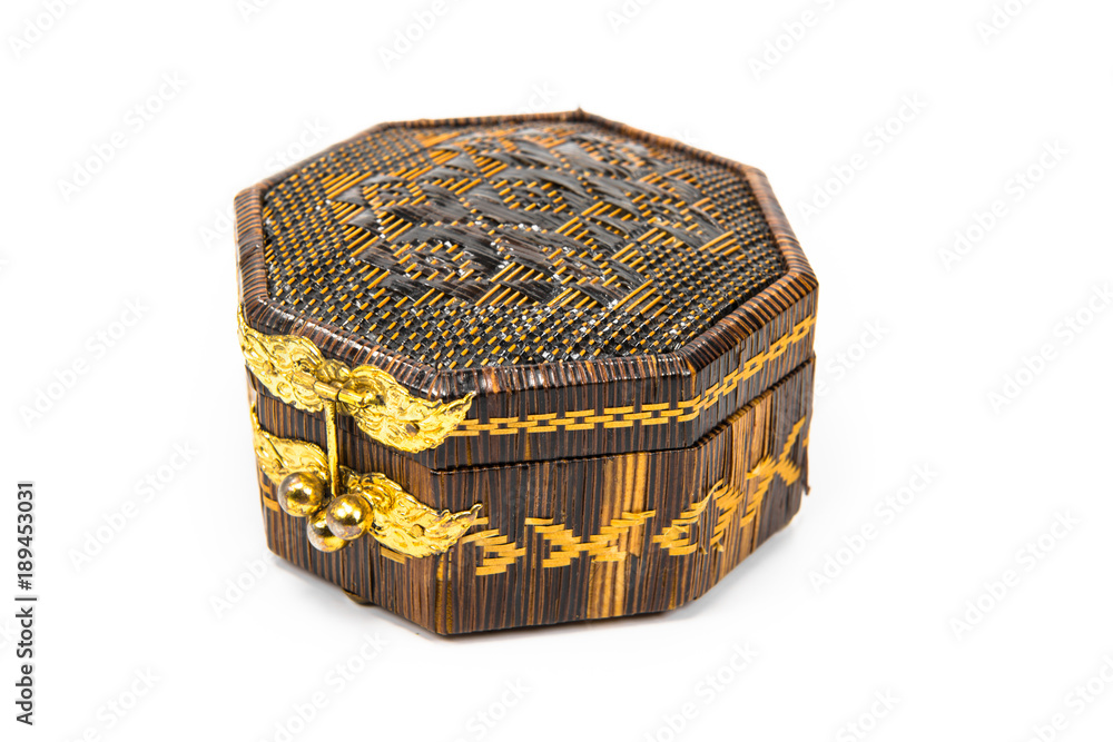 Obraz premium 6 square box made of wood, placed on a white background.