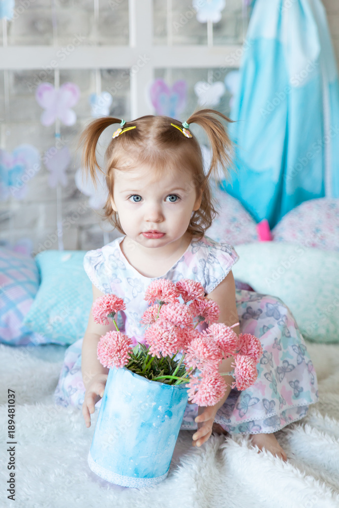 Fototapeta premium Cute girl in a spring studio