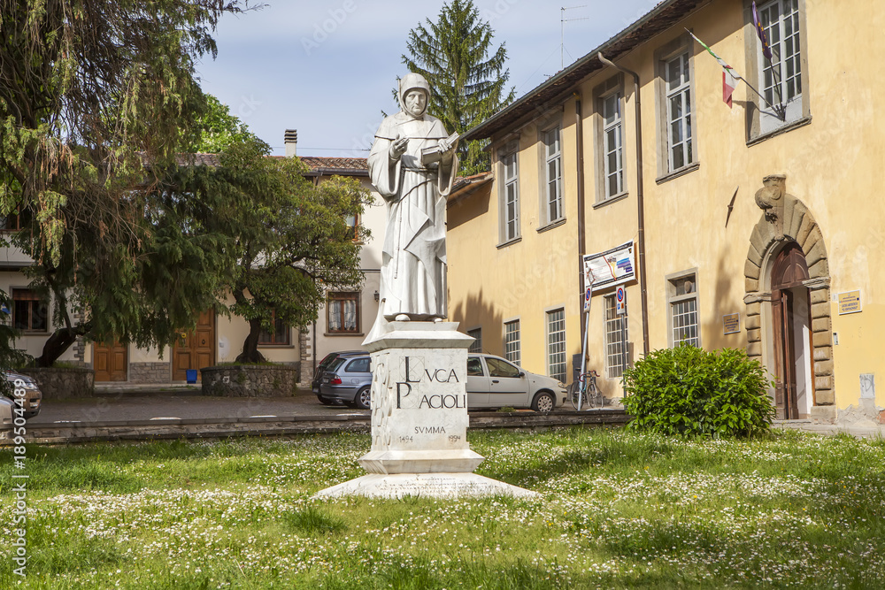 Obraz premium Monument to Luca Pacioli. Sansepolcro. Italy.