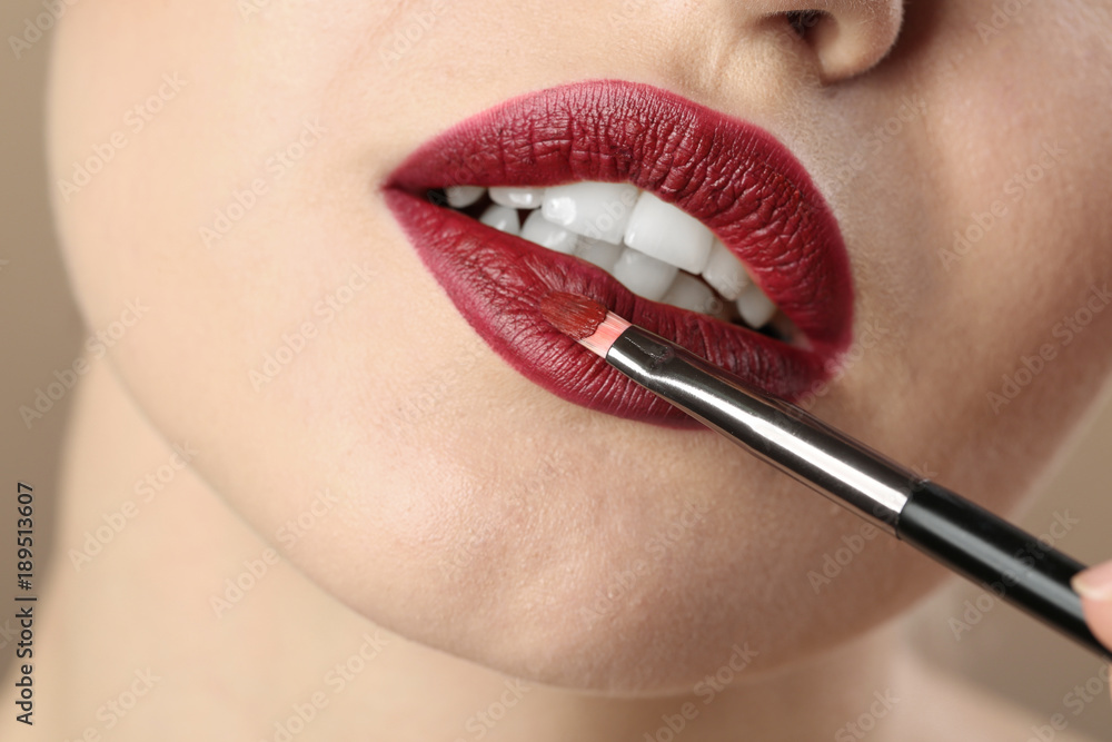 Obraz premium Woman applying makeup, closeup. Professional visage artist work