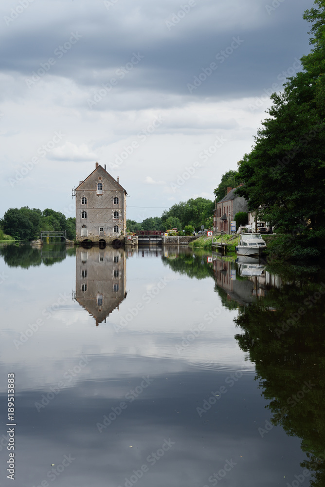 Obraz premium vue d'une écluse