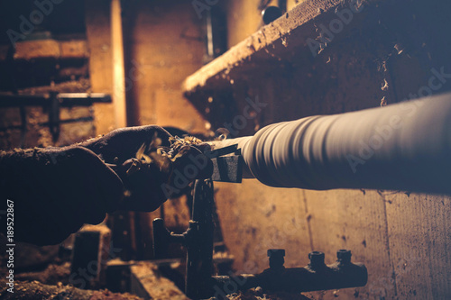 Photos Artisan in Dark WorkRoom