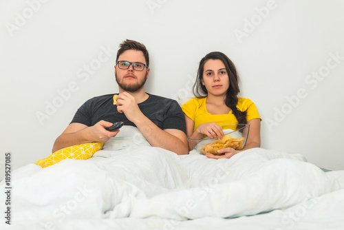 Obraz na plátně couple watchin boring movie in bed