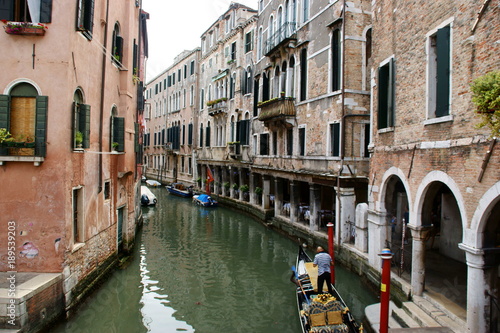 Canali a Venezia © Coradazzir