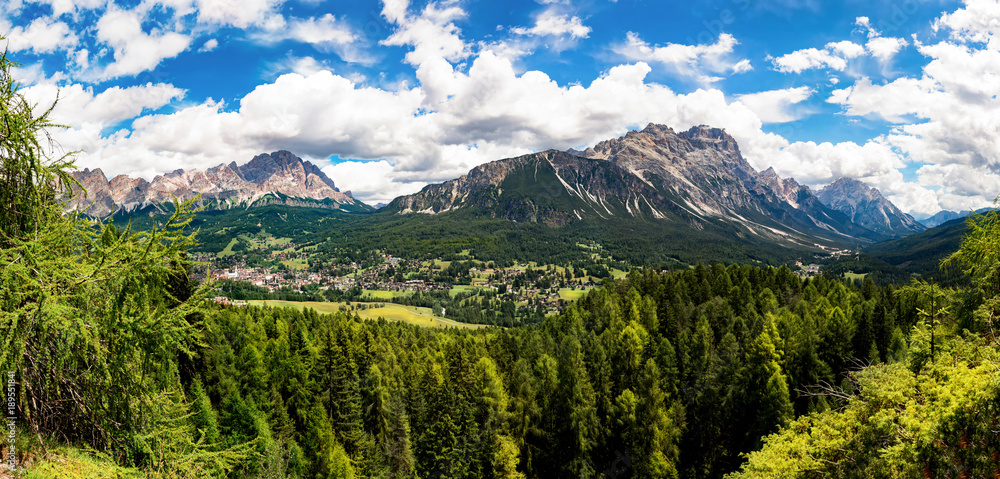 Panoramablick auf Cortina d'Ampezzo, Dolomiten, Italien