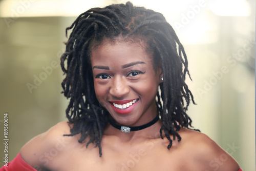 Tableau sur toile Cheerful African girl with dreadlocks