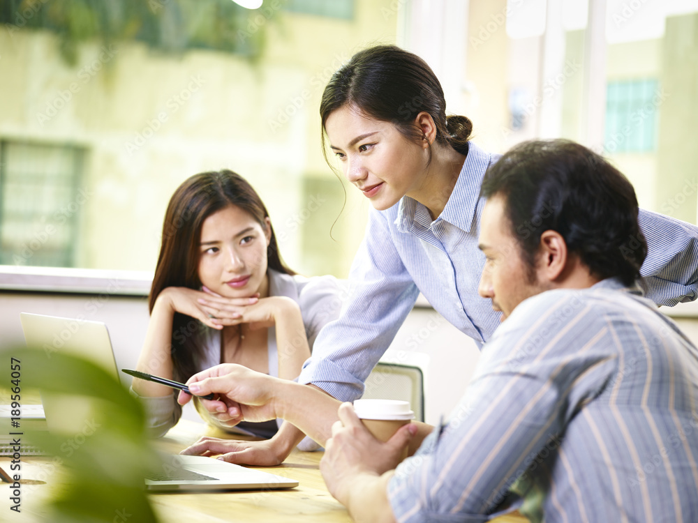 Fototapeta premium young asian entrepreneurs discussing business plan in office
