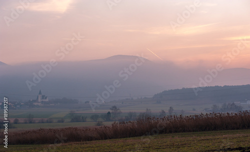 Abendlicher Nebel und Dunst