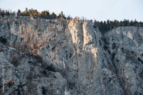Teilabschnitte der Felswände der hohen Wand