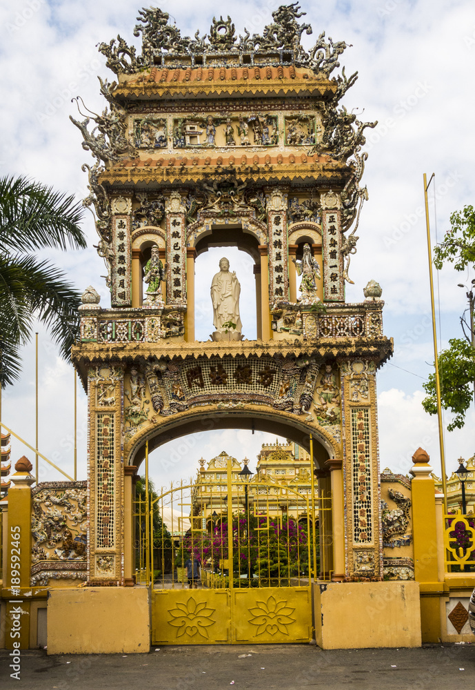 Vinh Trang Pagoda gate
