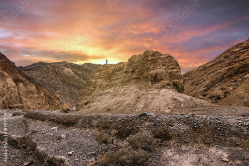 homme au sommet du canyon