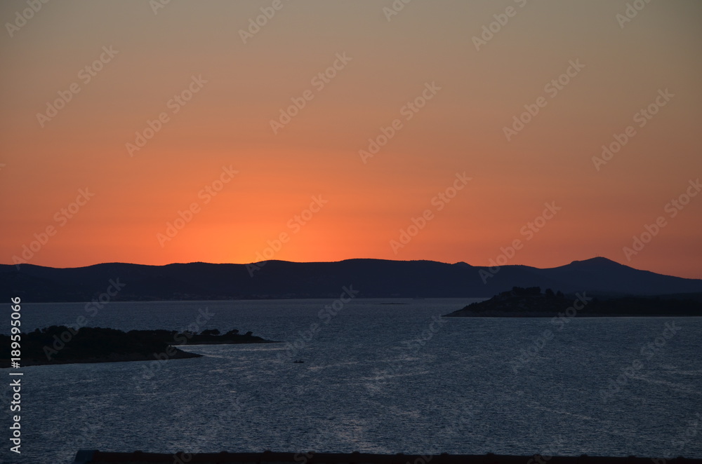 Sonnenuntergang über dem Meer Sonnenuntergang über dem Meer