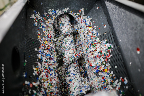 Cuadro en lienzo equipment for the processing of plastic waste in the factory