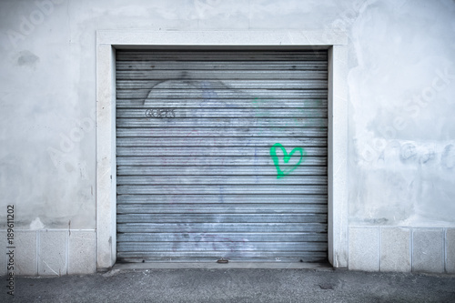 portcullis with a green heart, the symbol is painted on the door