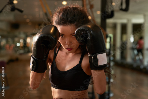 Female boxer © DragonImages