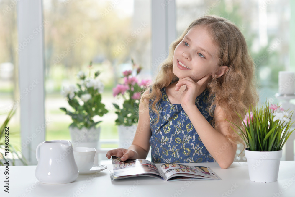 little girl reading magazine little girl reading magazine