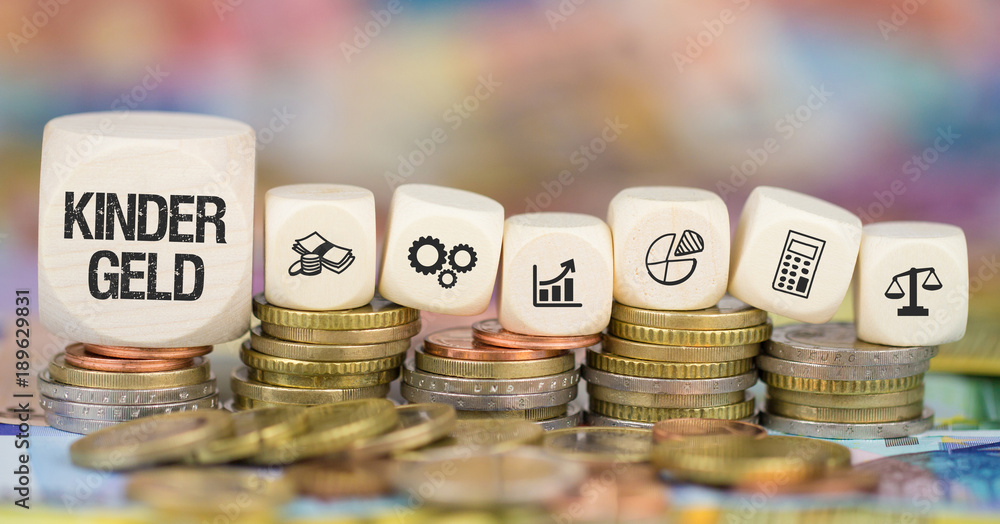 Kindergeld / Münzenstapel mit Symbole Kindergeld / Münzenstapel mit Symbole