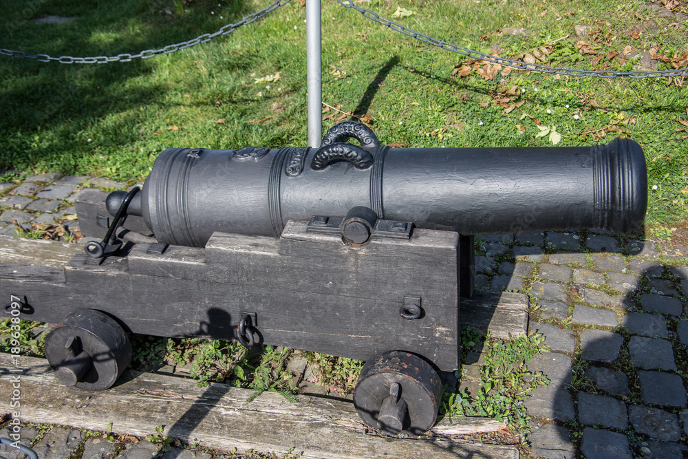 alte Kanone auf Burg Greifenstein in Hessen