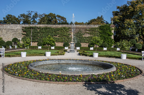 Schloss Weilburg mit Parkanlage und Springbrunnen