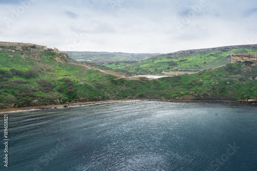Nadmorski krajobraz, zatoka, Golden bay, Malta 