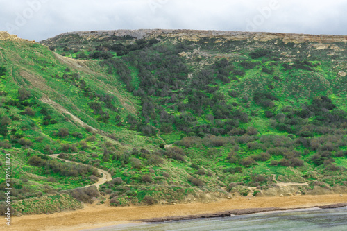 Piękny krajobraz, klif, nad morzem 