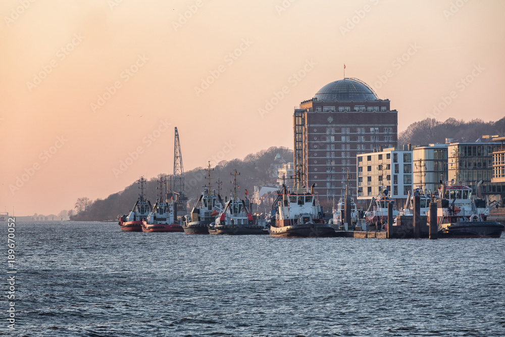 Naklejka premium Elbufer mit Augustinum