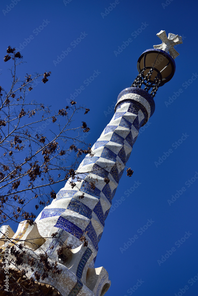 Mosaic and sculptural building details in Park Gruell in Barcelona - obrazy, fototapety, plakaty 