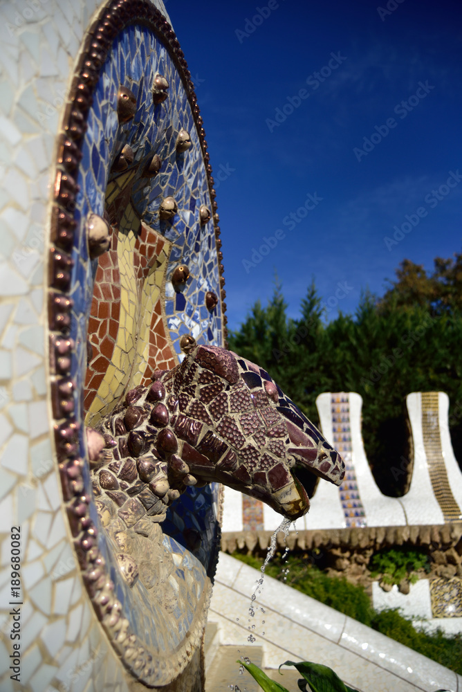 Park Guell - fountain mosaic sculpture in Barcelona. - obrazy, fototapety, plakaty 