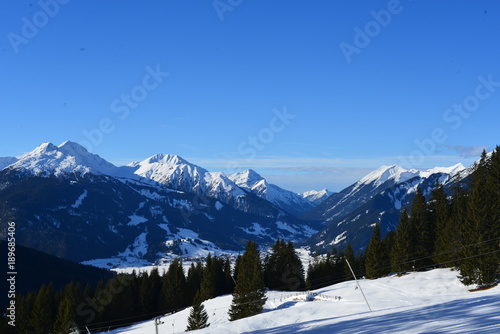 Winterlandschaft in Ehrwald / Lermoos Bezirk Reutte in Tirol 