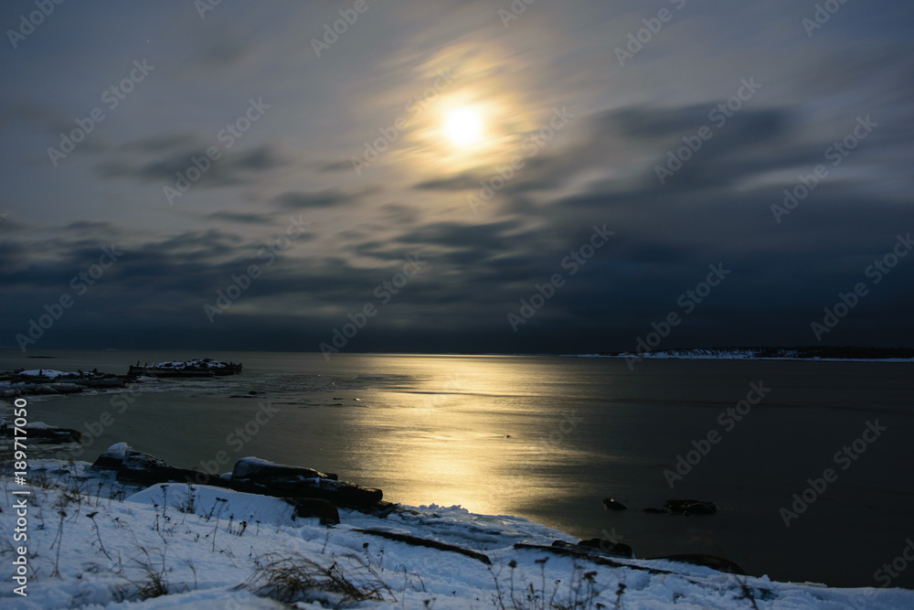 Obraz premium Moon at night in winter. White Sea in Rabocheostrovsk, Kem, Russia