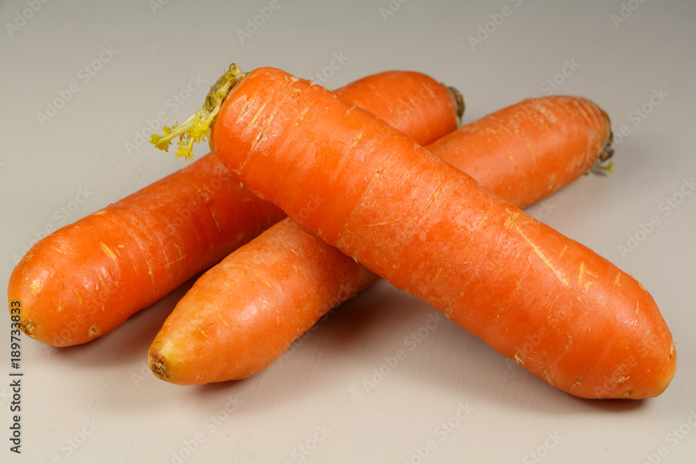Trois carottes crues Trois carottes crues