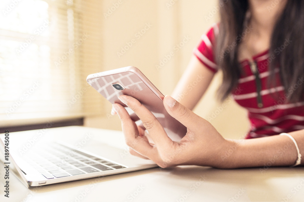 Closeup shot of young business use smartphone chatting with family at social networks or online sopping , ecommerce webstie. lifestyle and communication concept Closeup shot of young business use smartphone chatting with family at social networks or online sopping , ecommerce webstie. lifestyle and communication concept