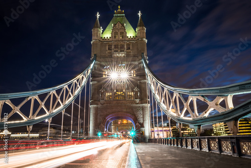 tower-bridge-w-londynie-perspektywie-3d