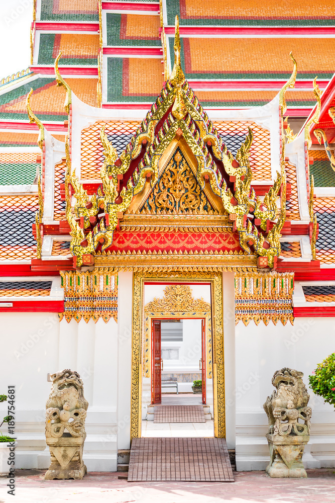 Obraz premium entrance to the beautiful temple of Thailand, Bangkok