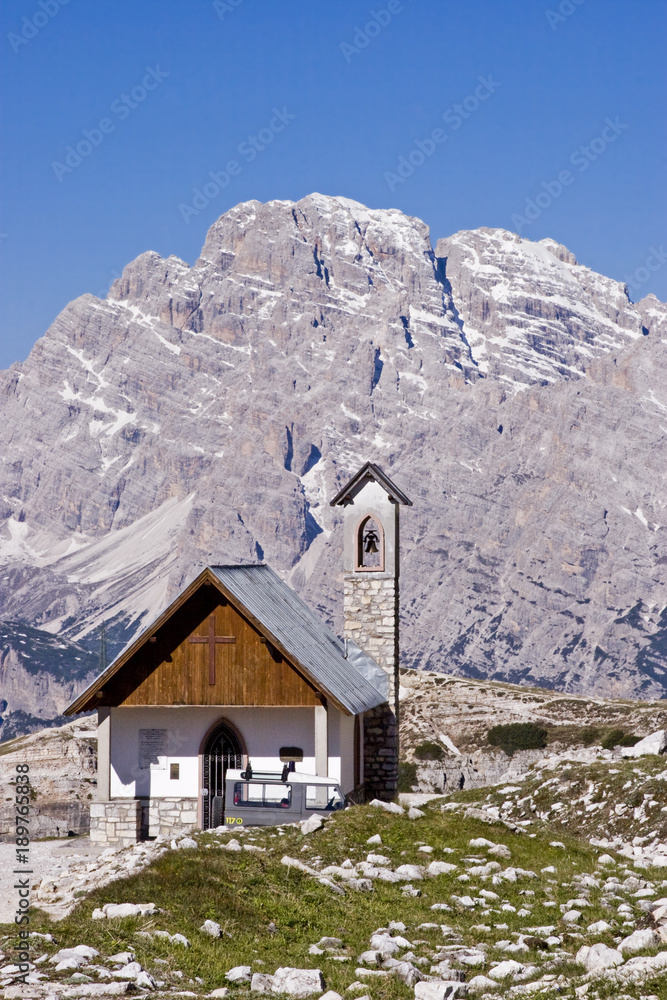 Bergkapelle mit Monte Piana