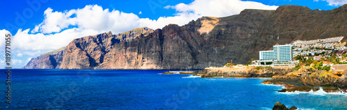 Tenerife holidays and landmarks - imressive rocks of Los Gigantes © Freesurf