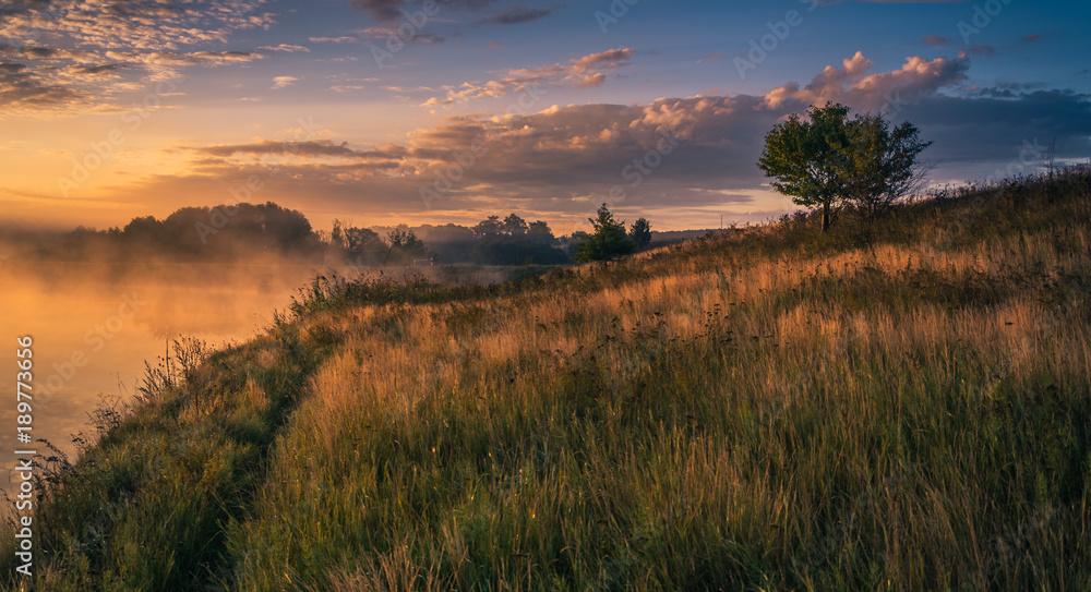 Obraz premium Sunrise on river