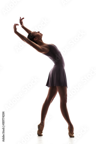 Photos silhouette of young beautiful dancer isolated