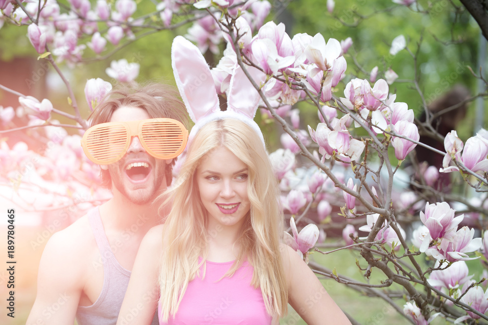 Obraz premium man and girl on floral environment.