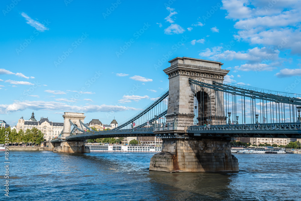 Obraz premium Szechenyi Chain Bridge over Danube River in Budapest