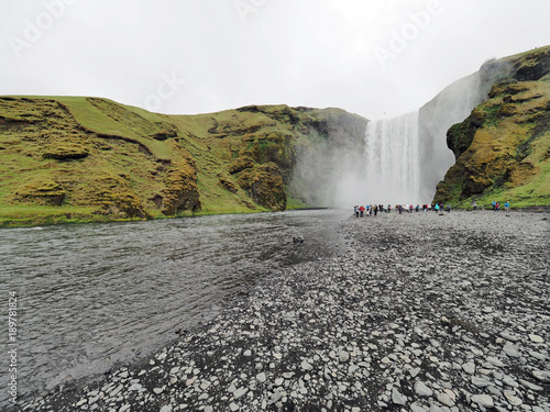 Skógafoss - ein Wasserfall des Flusses Skógá im Süden Islands
 photo