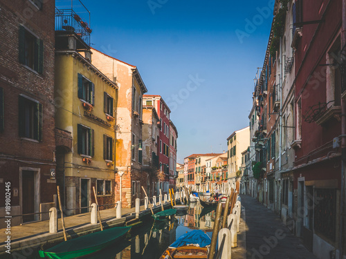 Sunday afternoon in romantic streets of Venice © DarwelShots