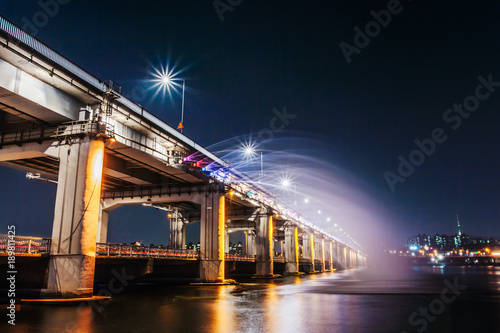 Large bridge over the Han River © 광현 심