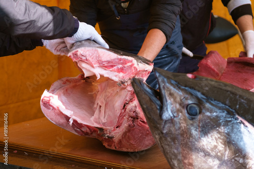 二十日えびすのマグロ解体ショー